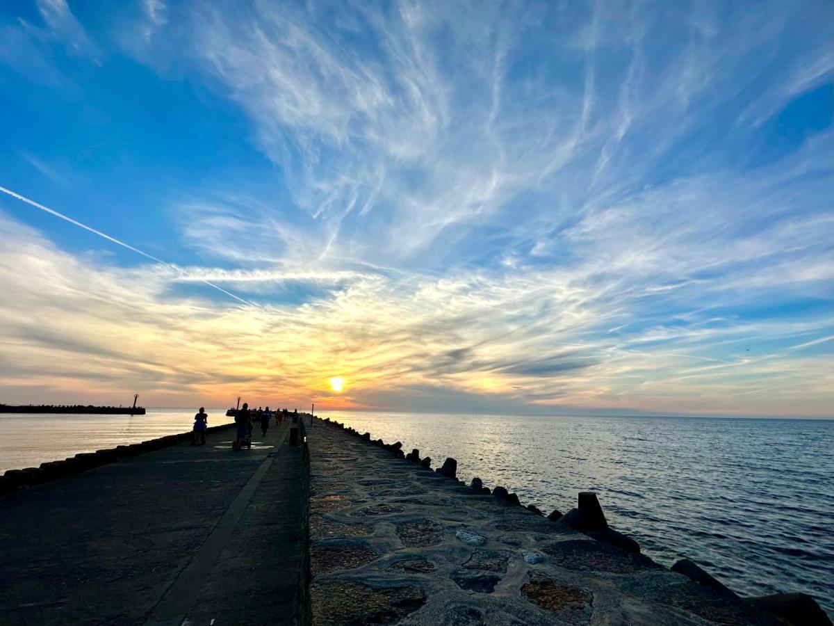 Sunset Apartments Kropla Baltyku Darlowko Luaran gambar